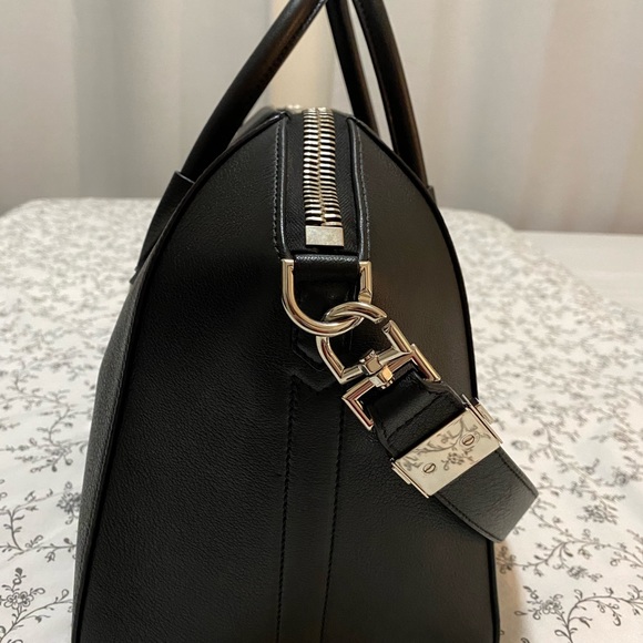 Givenchy Medium Antigona - Picture 8 of 9